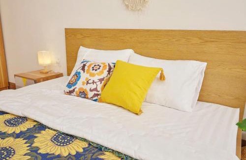 District 9 Apartment | Sunflower room - Là Lá Homstay Vinhomes Grand Park