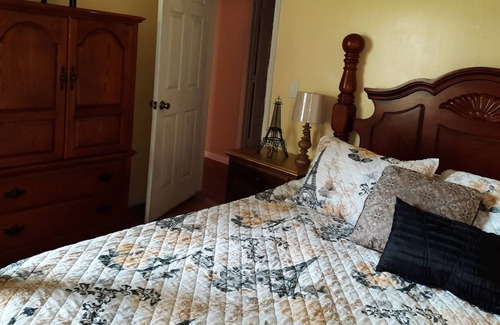 New Bern House | Sunflower Smiles Cozy Comfortable Private