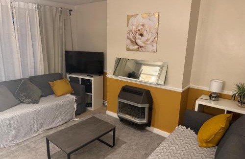 Hanham House | Sunflower villa