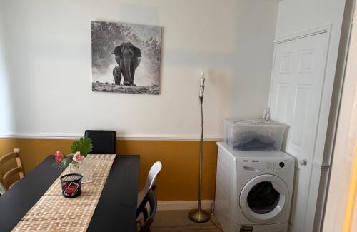 Hanham House | Sunflower villa