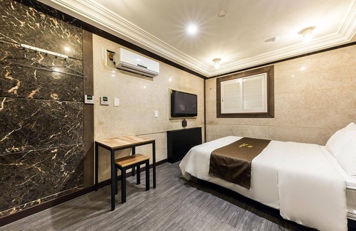 Dongseon-dong Hotel | Sungshin University Station PAV