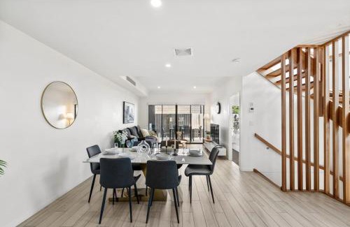 Sunnybank Hills House | Sunhaven Escape Three Storey Comfort for Families