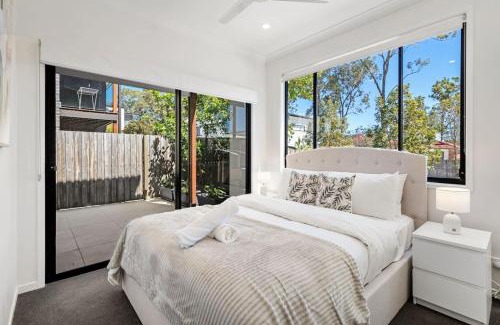 Sunnybank Hills House | Sunhaven Escape Three Storey Comfort for Families