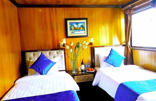 Cat Hai Boat Rental | Sunlight Cruise