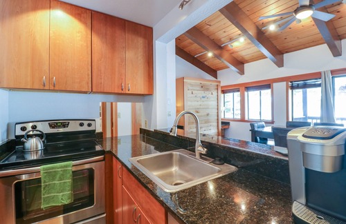 Tahoe Woods Condo | Sunlit condo near Palisades Tahoe