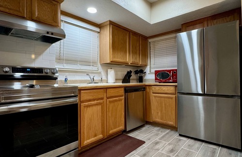 Las Cruces House | Sunlit Crosses Escape for Traveling Professionals