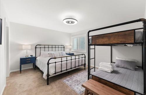 Sawgrass House | Sunlit Family Oasis in Sawgrass Golf Views