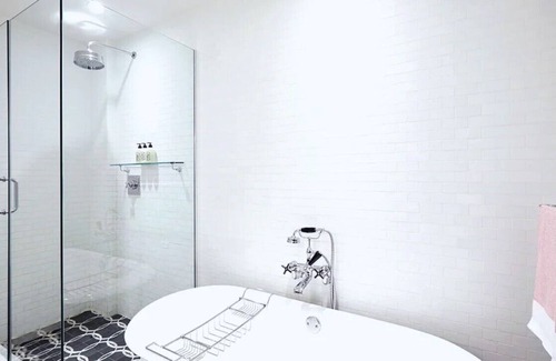 Williamsburg Hotel | Sunlit Loft Stay l Wythe Hotel l North 8th Loft with Views
