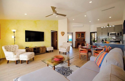 Centro Condo | Sunlit Oasis with Panoramic Ocean View at Terrasol
