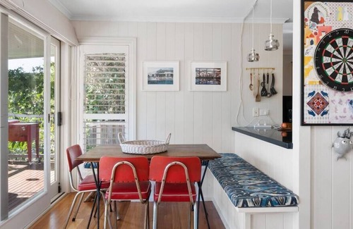 Brooklyn House | Sunlit Riverfront Escape/ Hawkesbury