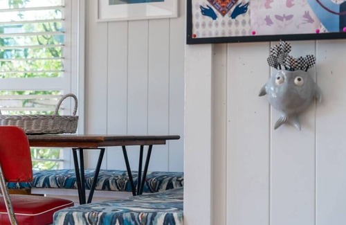 Brooklyn House | Sunlit Riverfront Escape/ Hawkesbury