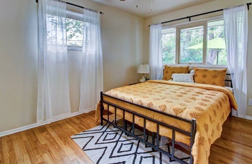 Alta Vista Area House | Sunlit Sanctuary | 4BR | Pool table