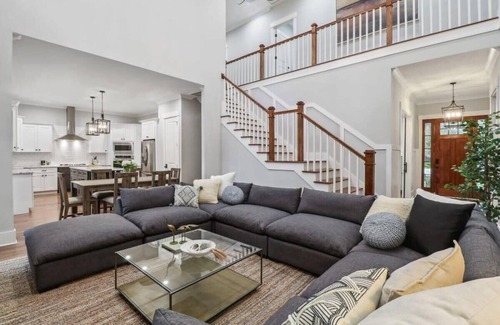 Whitemarsh Island House | Sunlit Savannah Retreat | Hot Tub