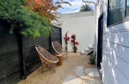Sunset Junction Apartment | Sunlit Silver Lake Studio for the Holidays