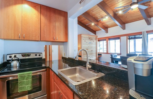 Tahoe Woods Apartment | Sunlit suite near Palisades Tahoe