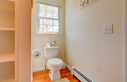Edgartown Apartment | Sunlit woodland view studio with private deck & WiFi - near beaches/trails/town