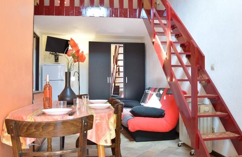 Saint-Pierre-la-Mer House | Sunny Beach Getaway: Cozy 2-Room Mezzanine with Pool, Near Beach, Pet-Friendly