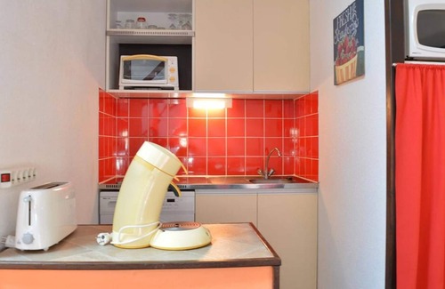 Saint-Pierre-la-Mer House | Sunny Beach Getaway: Cozy 2-Room Mezzanine with Pool, Near Beach, Pet-Friendly