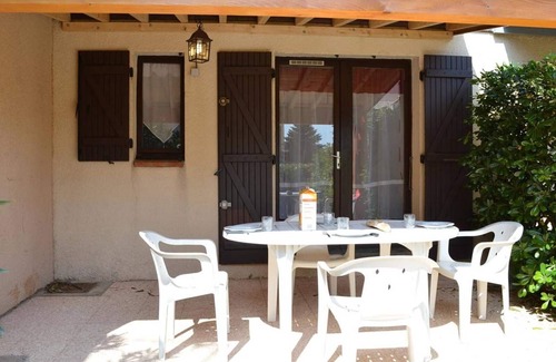 Saint-Pierre-la-Mer House | Sunny Beach Getaway: Cozy 2-Room Mezzanine with Pool, Near Beach, Pet-Friendly