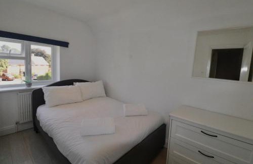Sunningdale House | Sunningdale Stunning Spacious 4 Bedroom House 11