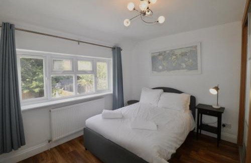 Sunningdale House | Sunningdale Stunning Spacious 4 Bedroom House 11