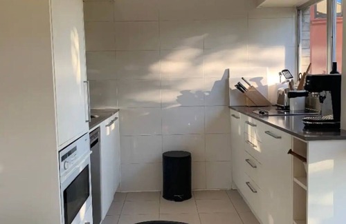 Potts Point Apartment | Sunny 1 Bedroom City Apartment with Rooftop Pool & BBQ