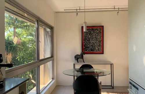 Potts Point Apartment | Sunny 1 Bedroom City Apartment with Rooftop Pool & BBQ