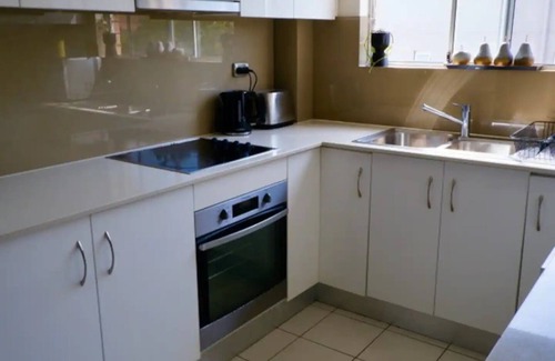 Brighton-le-Sands House | Sunny 2 bed Restaurants beach at door Pets O.K