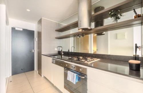 Abbotsford Apartment | Sunny 2br Apt In Abbotsford With Parking