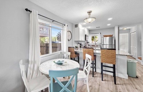 Jacksonville Beach Apartment | Sunny 2BR Duplex–Walk to Beach & Local Eateries!