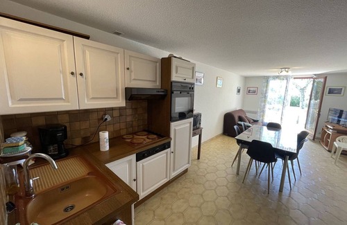 Saint-Cyprien Plage Villa | Sunny 2BR Villa with Terrace, BBQ & Garage in Saint-Cyprien, 6 Guests, Near Beach & Aqualand