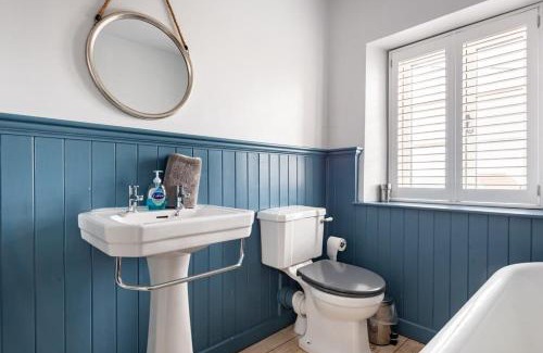 Cheddar House | Sunny 4-bedroom cottage with South facing garden - Sunflower Cottage