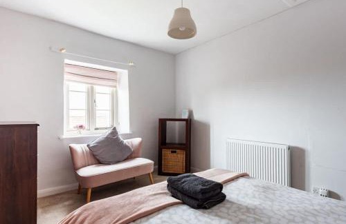 Cheddar House | Sunny 4-bedroom cottage with South facing garden - Sunflower Cottage
