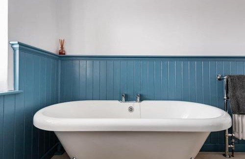 Cheddar House | Sunny 4-bedroom cottage with South facing garden - Sunflower Cottage
