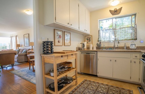 Fairfax Apartment | Sunny and beautiful, 5 Walk to Downtown Fairfax!