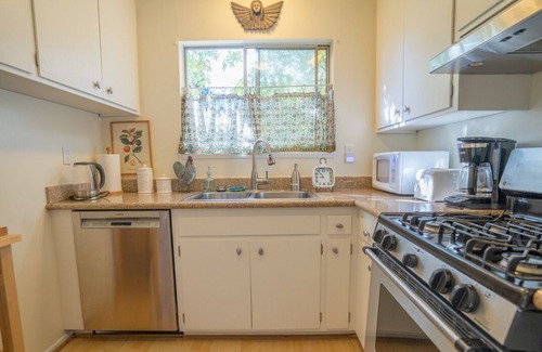 Fairfax Apartment | Sunny and beautiful, 5 Walk to Downtown Fairfax!