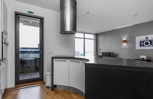 Vesturbær Apartment | Sunny Apartment - By the Sea in City Center