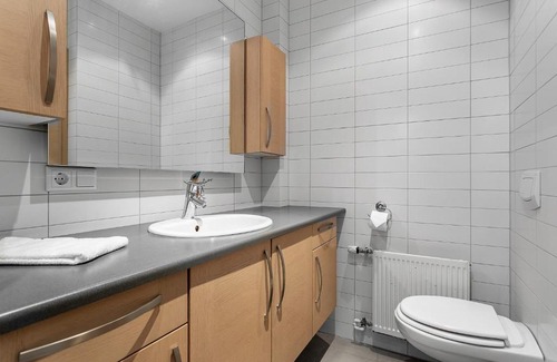 Vesturbær Apartment | Sunny Apartment - By the Sea in City Center