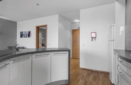 Vesturbær Apartment | Sunny Apartment - By the Sea in City Center