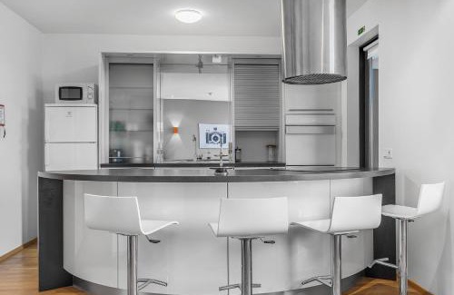 Vesturbær Apartment | Sunny Apartment - By the Sea in City Center