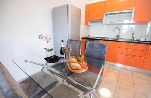 Sutivan Apartment | Sunny apartment - by the sea
