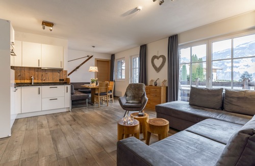 Walchen Apartment | Sunny apartment close to Zell am See with terrace