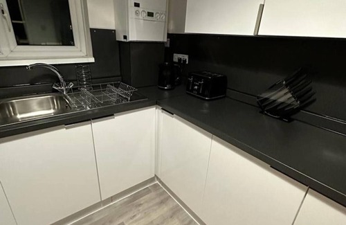 Cheltenham Apartment | Sunny Apartment in Cheltenham by Golden Valley