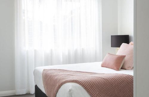 Lane Cove Apartment | Sunny Apartment in Quiet and Green Neighbourhood