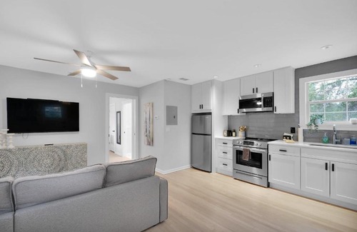 San Marco Apartment | Sunny apartment in walkable San Marco!