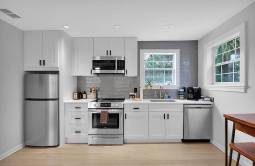San Marco Apartment | Sunny apartment in walkable San Marco!