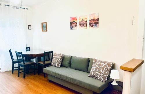 Quartiere XX Ardeatino Apartment | Sunny apartment Montagnola