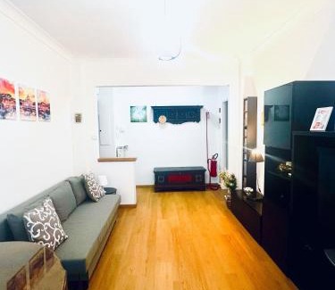 Quartiere XX Ardeatino Apartment | Sunny apartment Montagnola