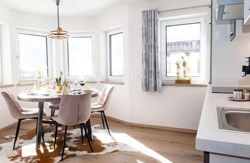 Oberau Apartment | Sunny apartment near the ski bus