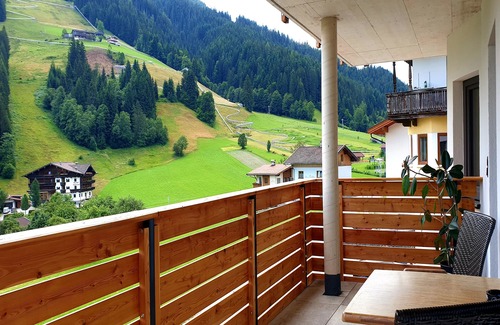 Oberau Apartment | Sunny apartment near the ski bus
